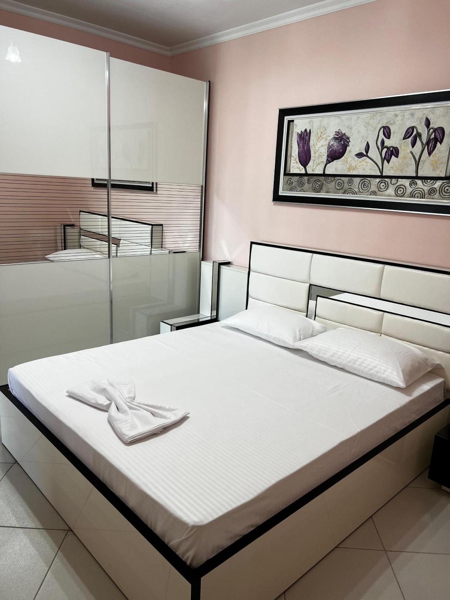 Amy'S Luxury Appartment Shkodër Esterno foto